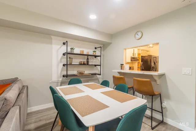 $319,900 | 352 North Eagle Road, Eagle, ID 83616