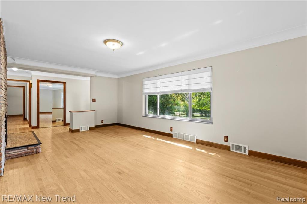 33266 Raphael Road Farmington Hills, MI 48336 - Photo 8 of 36