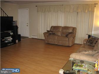 36 Calicobush Road Levittown, PA 19057 - Photo 3 of 11 Living Room