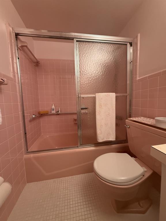 2050 Northeast 39th Street, Unit 211W Lighthouse Point, FL 33064 - Photo 18 of 30 a bathroom with a toilet and a shower