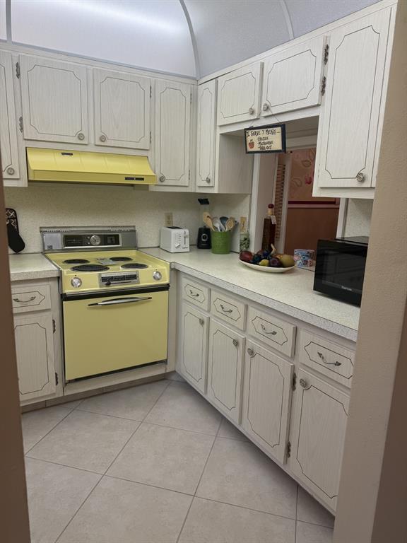 2050 Northeast 39th Street, Unit 211W Lighthouse Point, FL 33064 - Photo 3 of 30 a kitchen with stainless steel appliances granite countertop a sink and cabinets