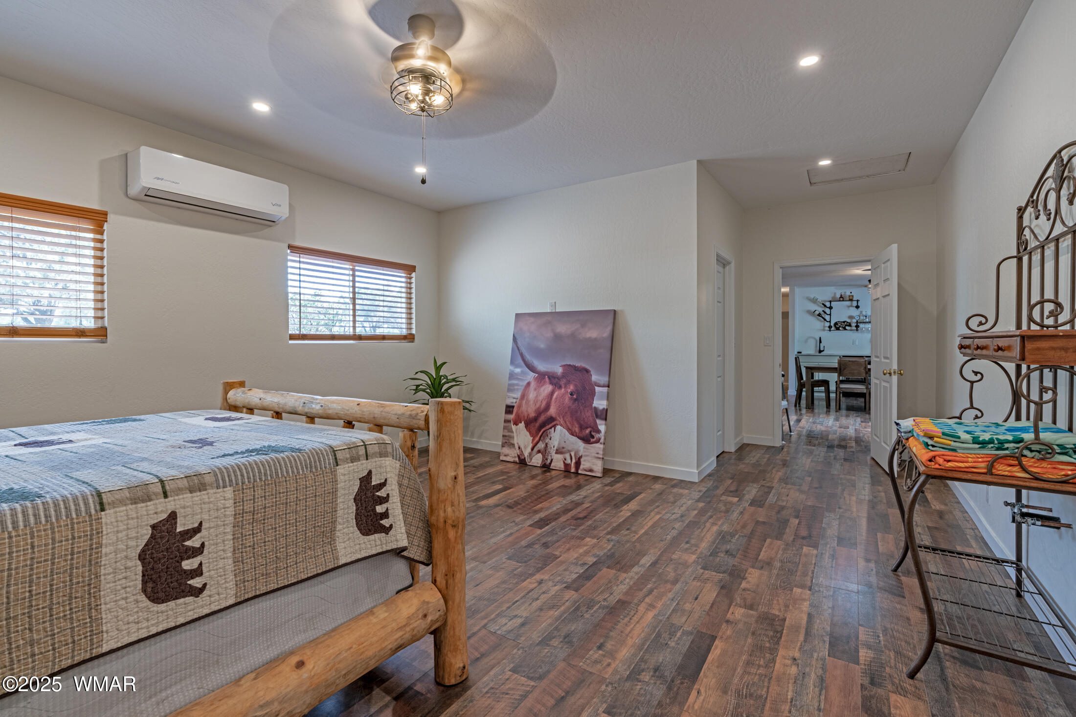 703 Backwoods Trail Lakeside, AZ 85929 - Photo 15 of 31 master bedroom