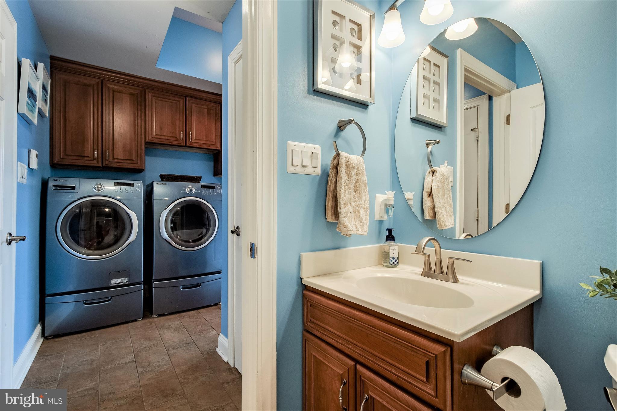8276 Roxborough Loop Gainesville, VA 20155 - Photo 25 of 101 Full Bath & Pantry off Mud Room