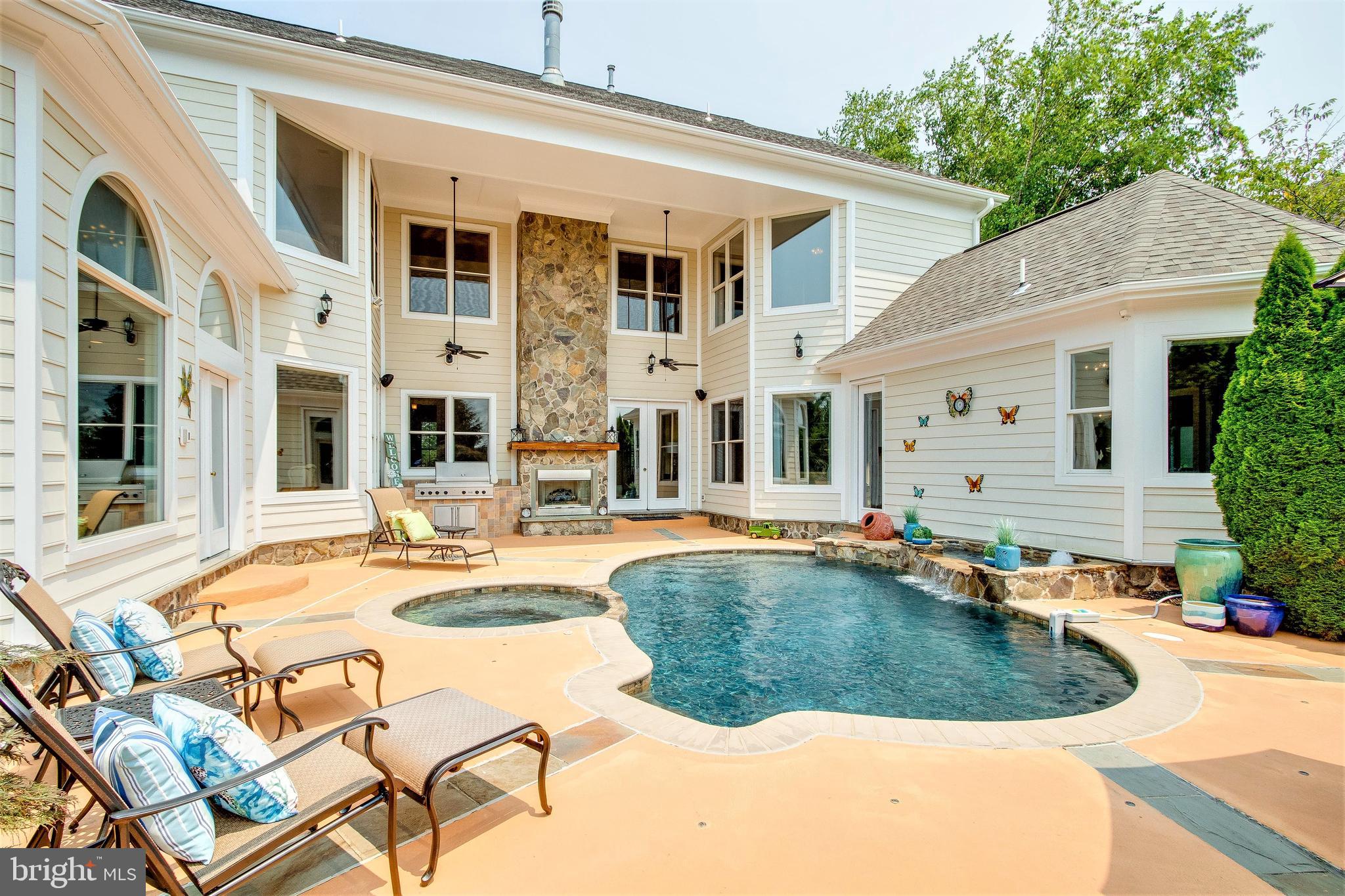 8276 Roxborough Loop Gainesville, VA 20155 - Photo 35 of 101 Perfect for Entertaining or Relaxing