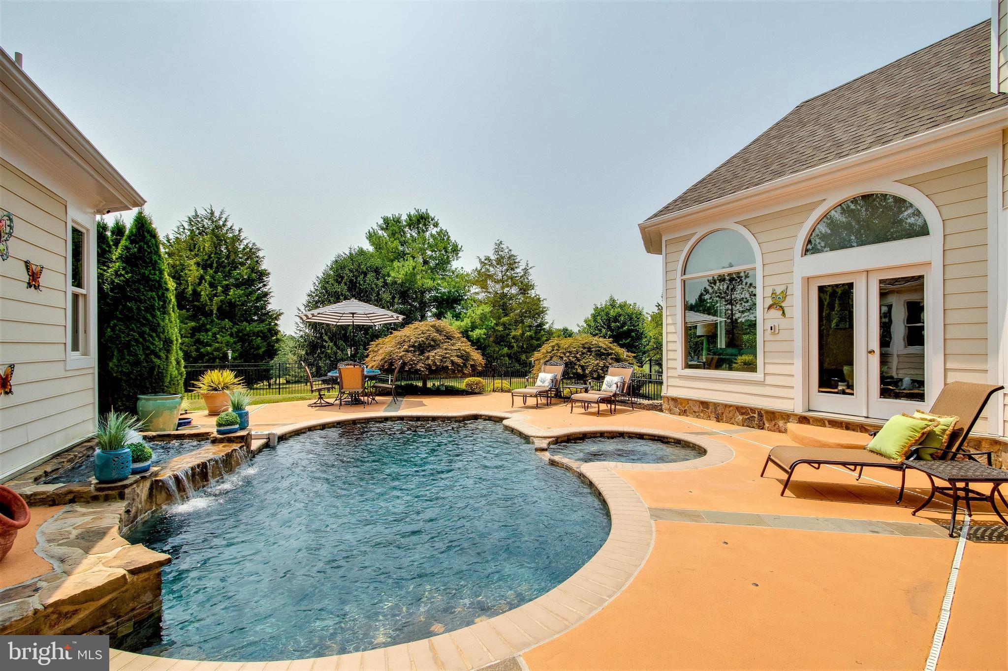 8276 Roxborough Loop Gainesville, VA 20155 - Photo 36 of 101 Pool has Heater, Hot Tub & Fountain