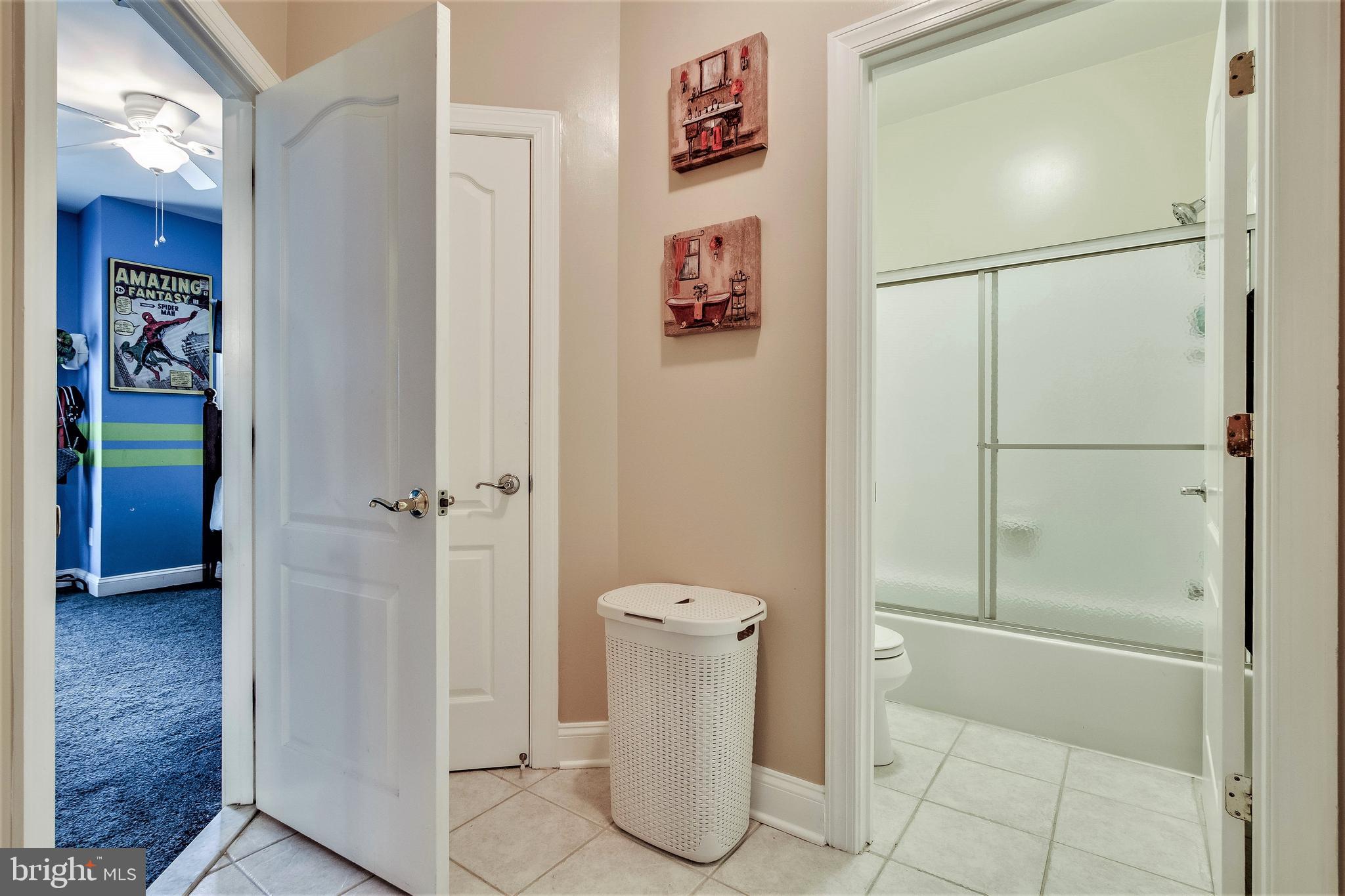 8276 Roxborough Loop Gainesville, VA 20155 - Photo 61 of 101 Shared Jack-n-Jill Bath