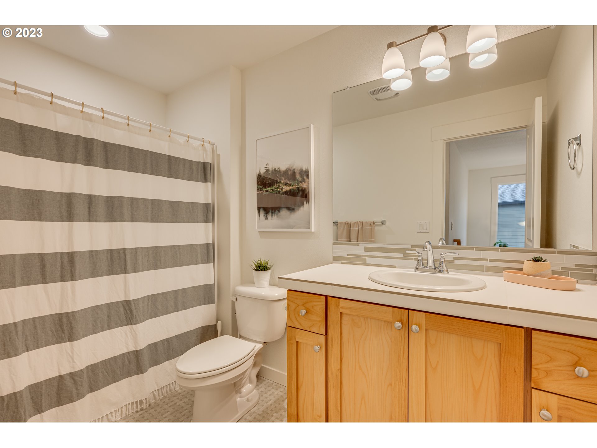 6900 North Montgomery Circle Ridgefield, WA 98642 - Photo 20 of 30 Bathroom