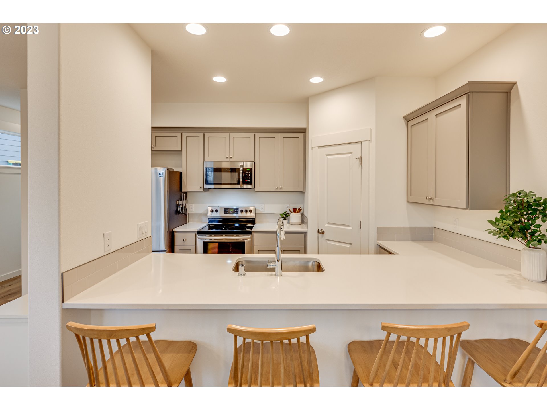 6900 North Montgomery Circle Ridgefield, WA 98642 - Photo 6 of 30 Kitchen