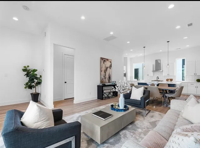 $4,000 | 5910 Val Verde Street, Houston, TX 77057