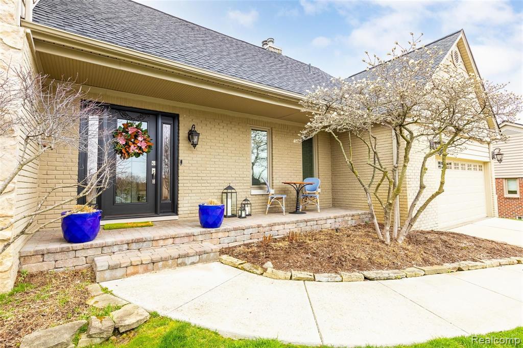 861 Augusta Drive Rochester Hills, MI 48309 - Photo 3 of 37