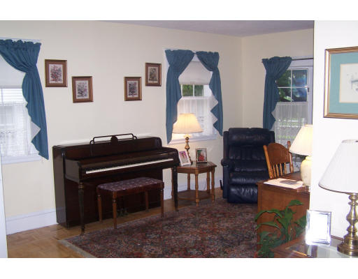 61 Hawthorn Road Braintree, MA 02184 - Photo 7 of 19 Gallery Image 7