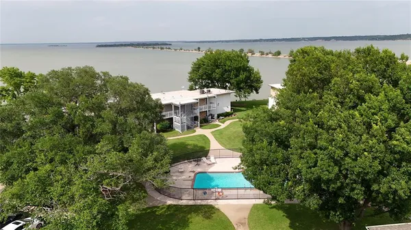 $129,900 | 112 Harbor Drive, Unit 212, Runaway Bay, TX 76426