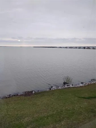 $129,900 | 112 Harbor Drive, Unit 212, Runaway Bay, TX 76426