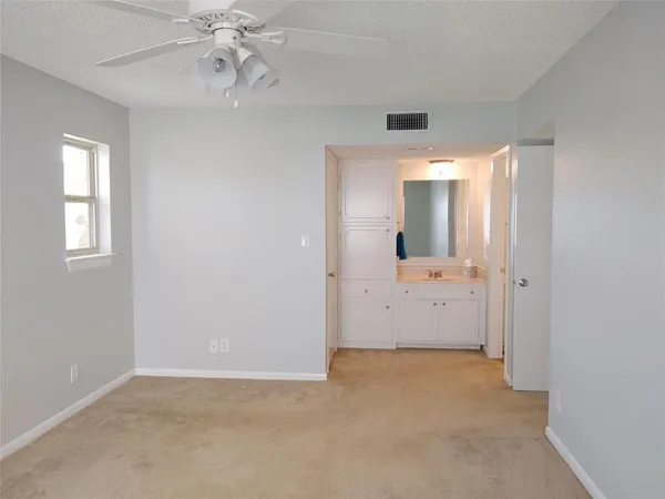 $129,900 | 112 Harbor Drive, Unit 212, Runaway Bay, TX 76426