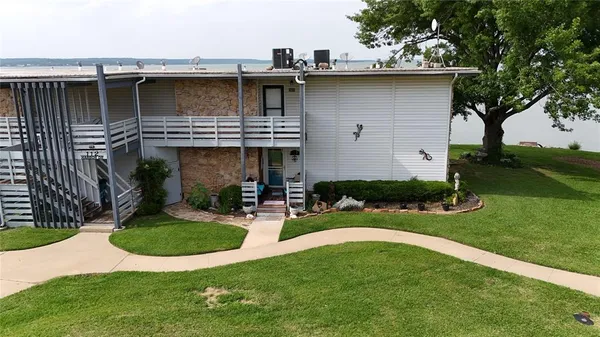 $129,900 | 112 Harbor Drive, Unit 212, Runaway Bay, TX 76426