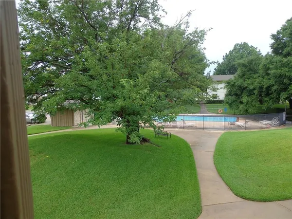 $129,900 | 112 Harbor Drive, Unit 212, Runaway Bay, TX 76426