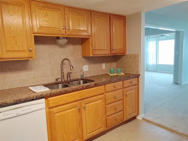 $129,900 | 112 Harbor Drive, Unit 212, Runaway Bay, TX 76426