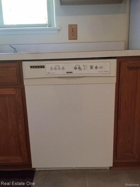 28029 West Nine Mile Road Farmington Hills, MI 48336 - Photo 20 of 36