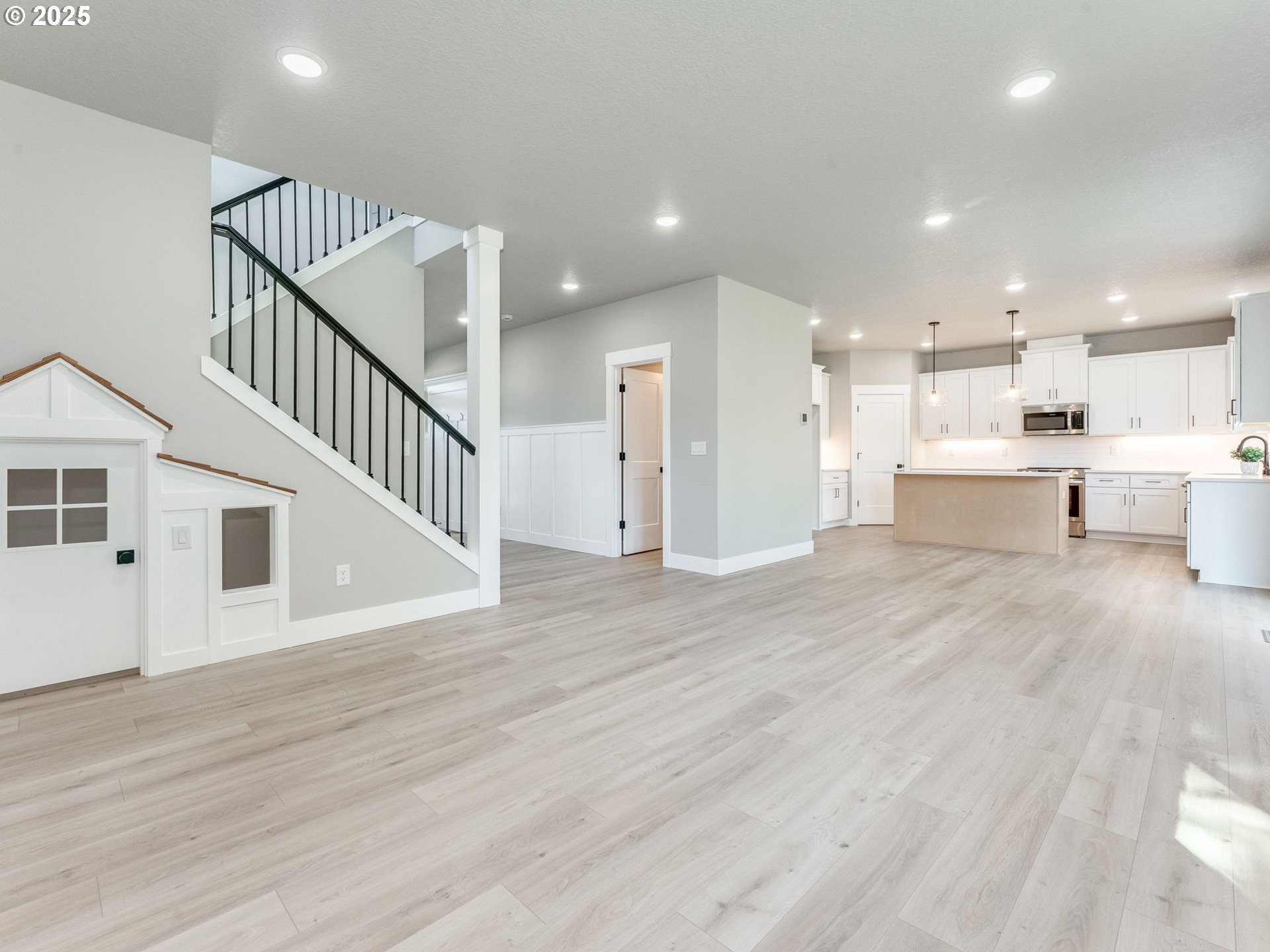 2205 Northwest 69th Street Vancouver, WA 98665 - Photo 13 of 45