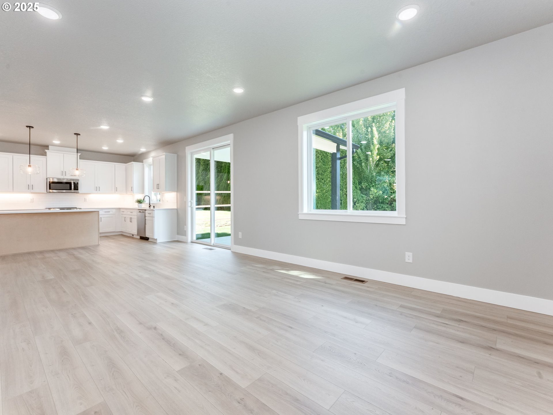 2205 Northwest 69th Street Vancouver, WA 98665 - Photo 14 of 45