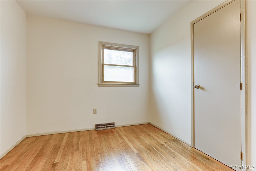 6228 Cross County Road Mineral, VA 23117 - Photo 22 of 26 a view of a room with wooden floor and a window