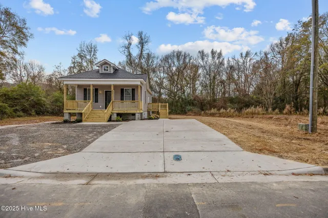 $215,000 | 402 West Moore Street, Greenville, NC 27834