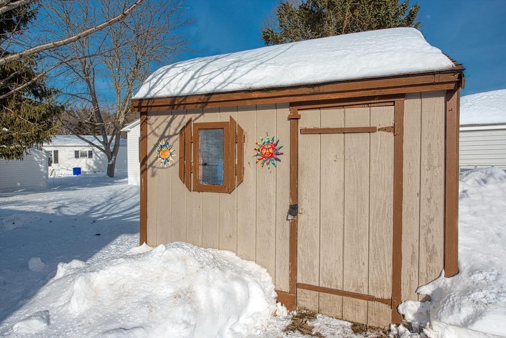 191 Red Oak Terrace Taunton, MA 02780 - Photo 25 of 28 a backyard of a house