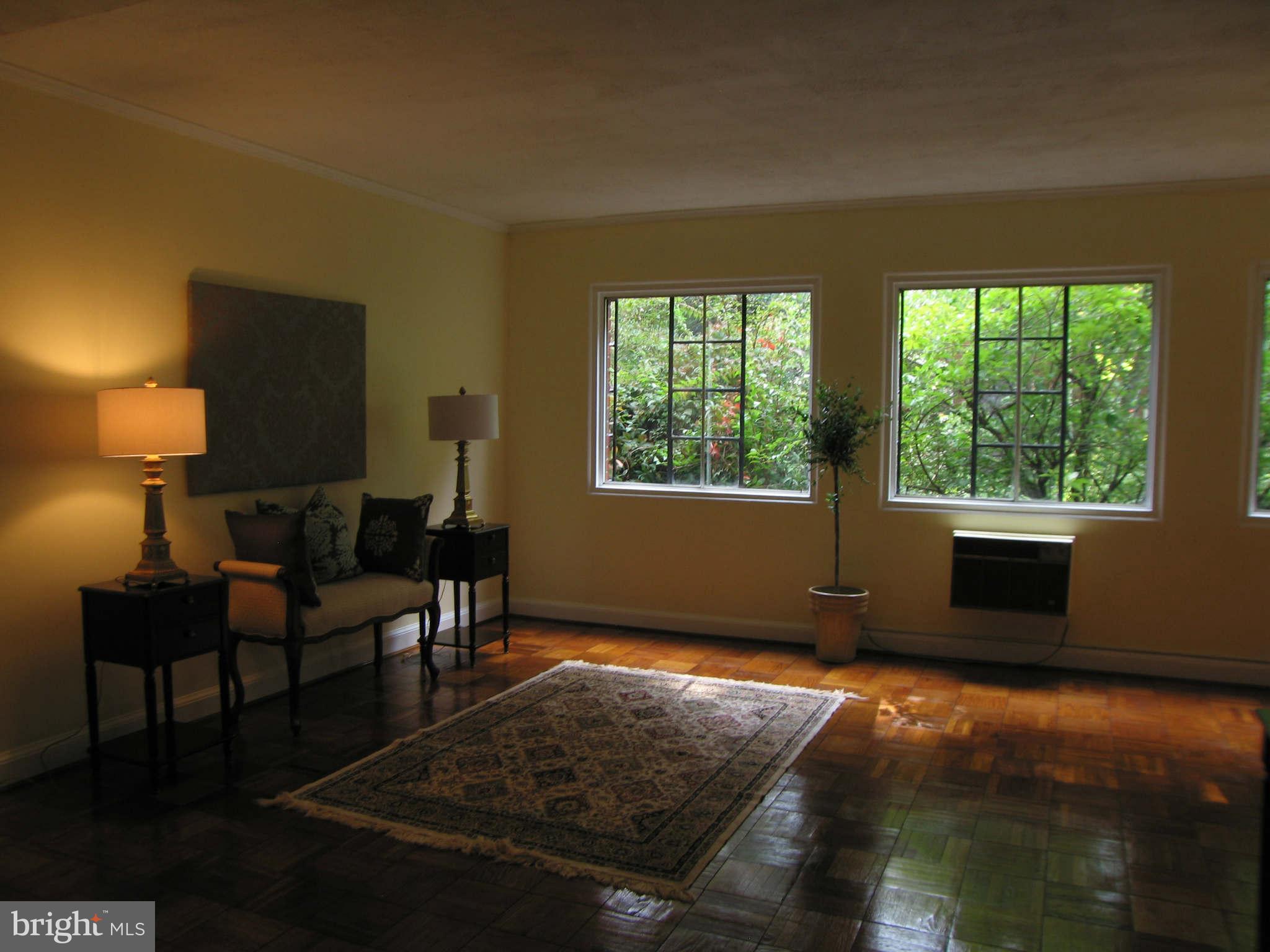 3326 Gunston Road Alexandria, VA 22302 - Photo 14 of 24 Living Room