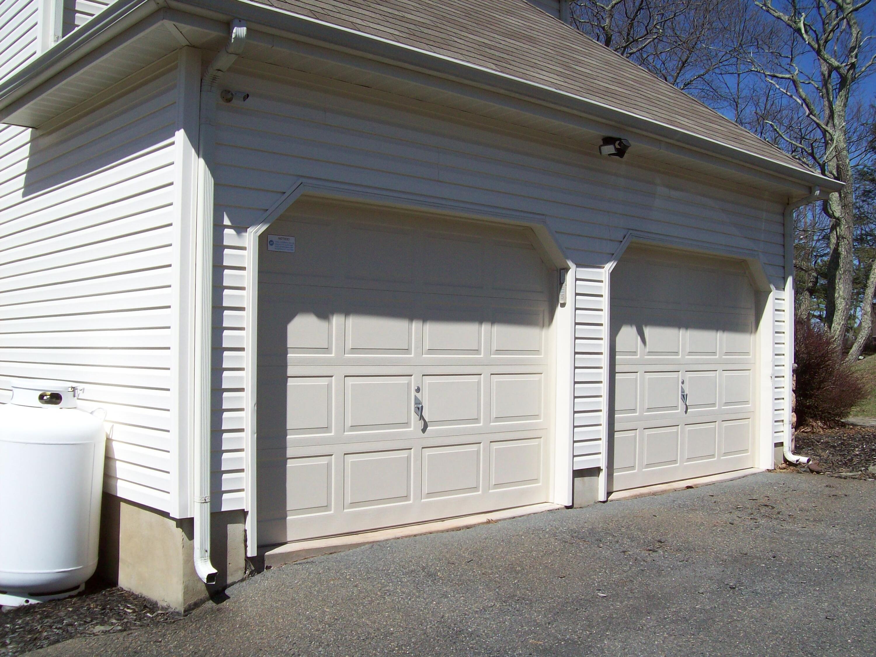 373 Sunrise Loop Scotrun, PA 18355 - Photo 8 of 38 2 car Garage attached