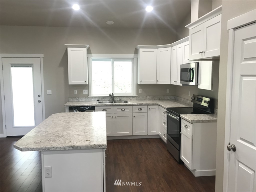 17040 Crowder Road Southeast Tenino, WA 98589 - Photo 4 of 12 Gallery Image 4