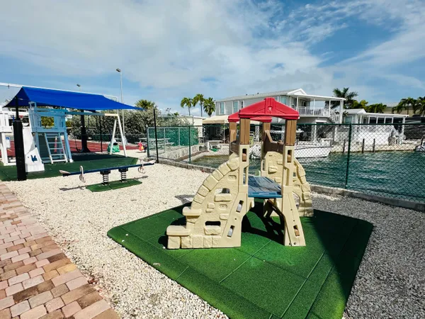 $275,000 | 701 Spanish Main Drive, Unit 21, Cudjoe, FL 33042