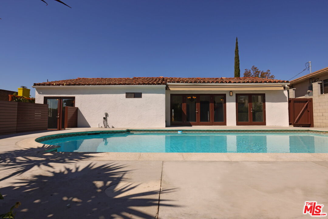600 Luton Drive Glendale, CA 91206 - Photo 16 of 42 a view of a house with a yard