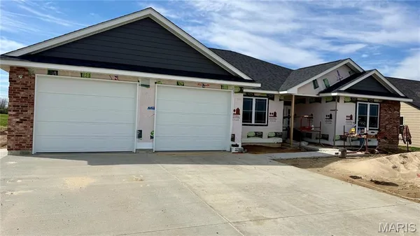 $424,900 | 205 East Larkspur Court, Hannibal, MO 63401