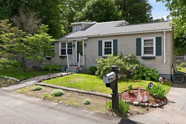 $390,000 | 25 Eastman Avenue, Bedford, NH 03110