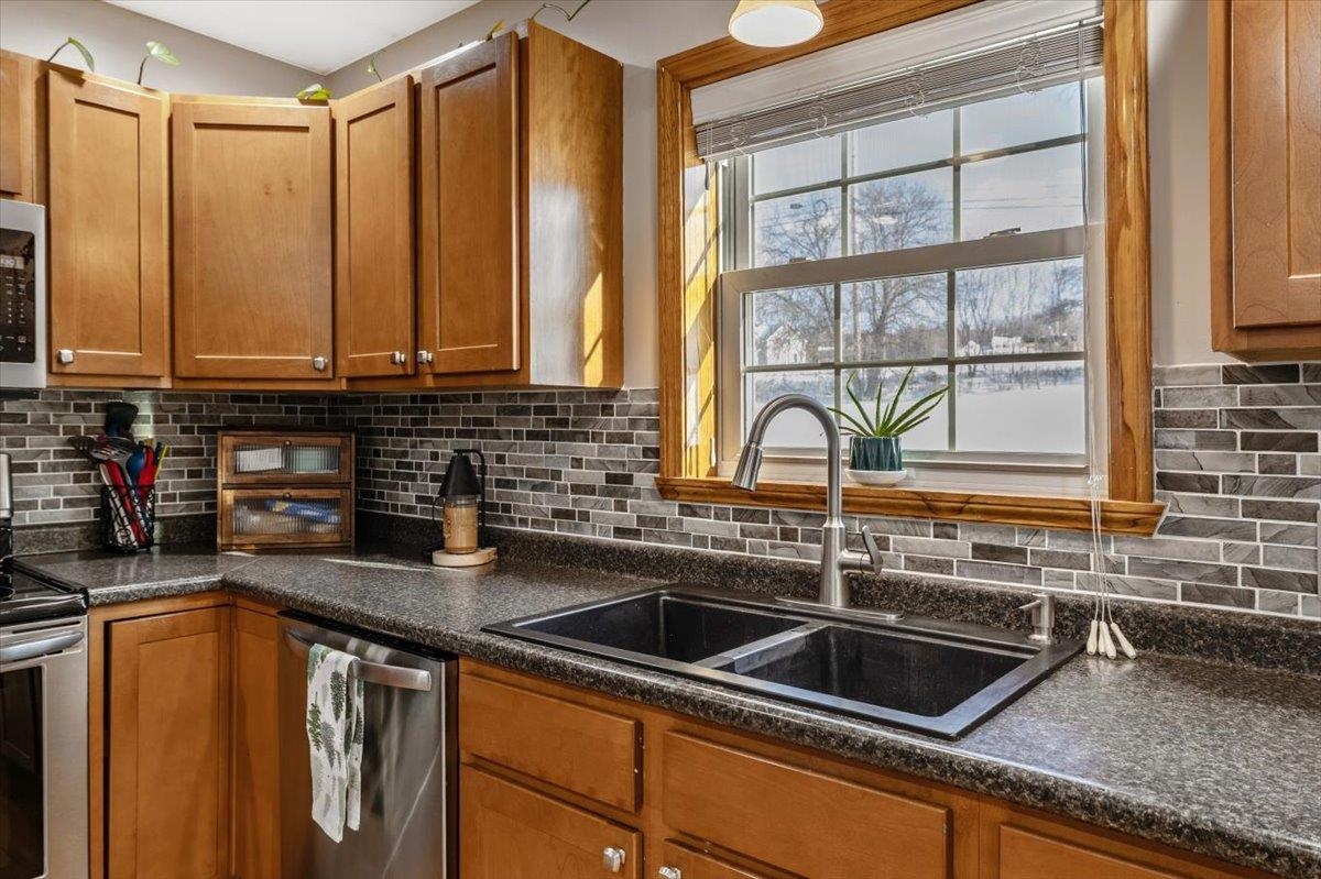 14 Andbron Road Fairfax, VT 05454 - Photo 8 of 41