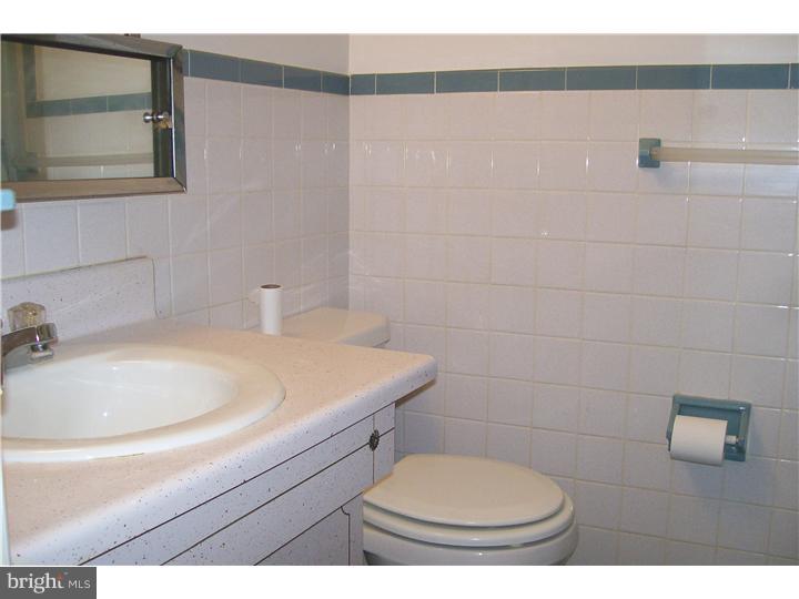 11931 Covert Road Philadelphia, PA 19154 - Photo 11 of 25 Bathroom