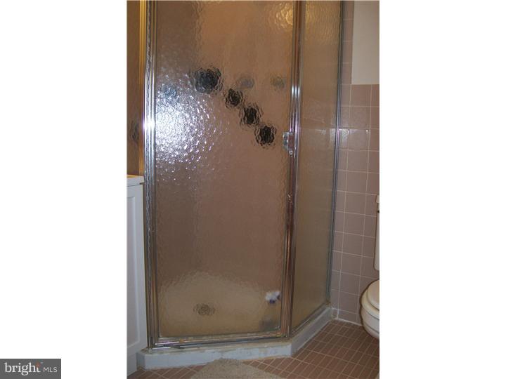 11931 Covert Road Philadelphia, PA 19154 - Photo 15 of 25 Bathroom