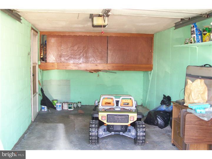 11931 Covert Road Philadelphia, PA 19154 - Photo 24 of 25 Garage