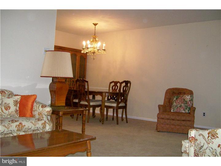 11931 Covert Road Philadelphia, PA 19154 - Photo 6 of 25 Living Room