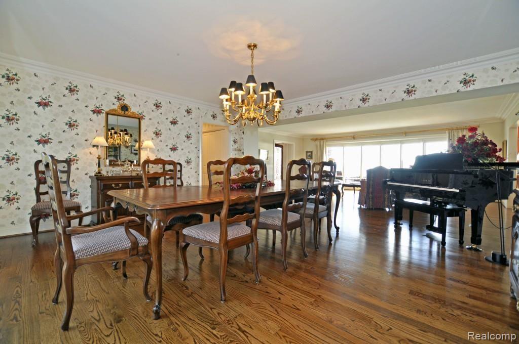 579 Lake Shore Road Grosse Pointe, MI 48236 - Photo 10 of 84 10.jpg
