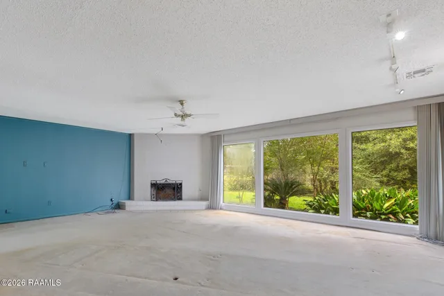 $350,000 | 7867 Main Highway, St. Martinville, LA 70582