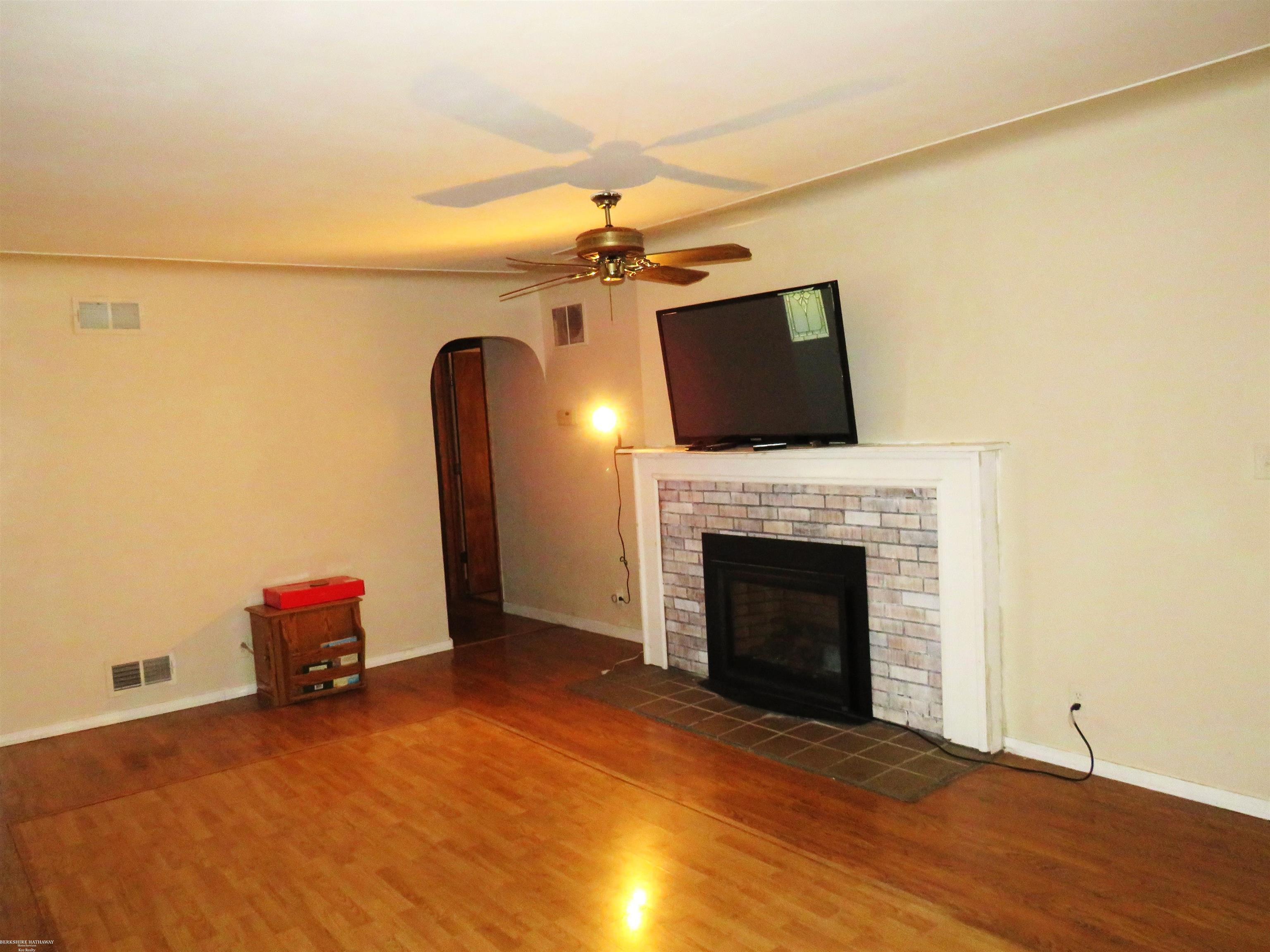 45764 Fairchild Road Macomb, MI 48042 - Photo 6 of 16 50129537-9f52cc5d-6eef-430e-9d94-05d27e97eaf5.JPG