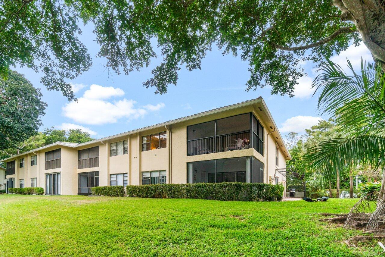 20 Westgate Lane, Unit B Boynton Beach, FL 33436 - Photo 25 of 46 a front view of a house with a garden