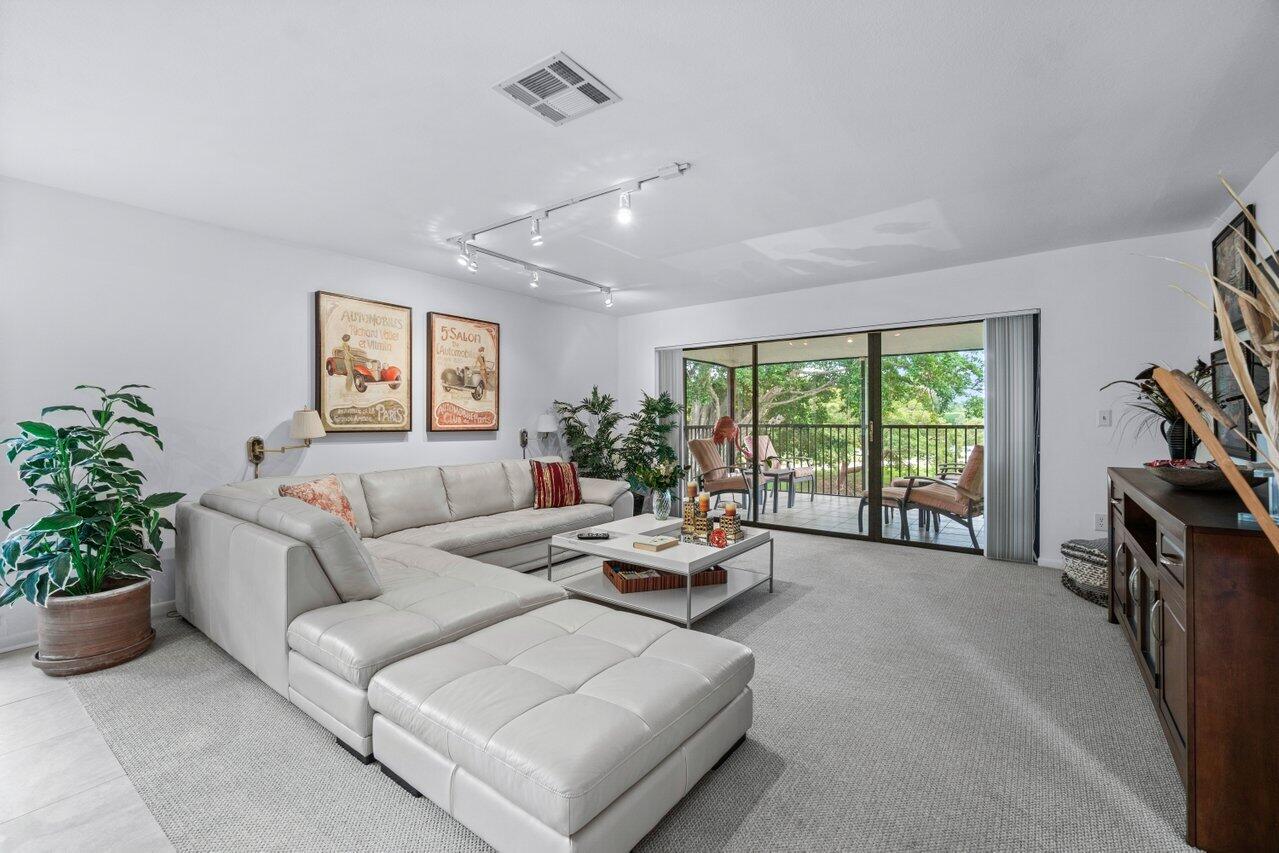 20 Westgate Lane, Unit B Boynton Beach, FL 33436 - Photo 4 of 46 a living room with furniture and a potted plant