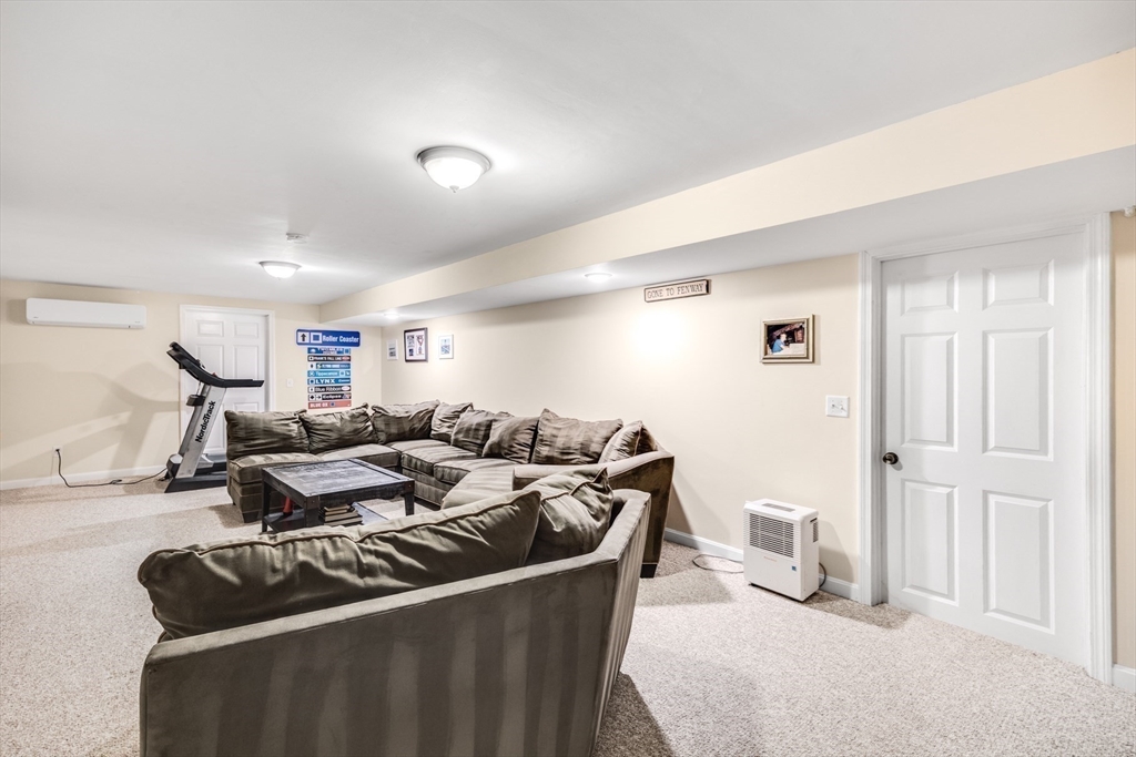 141 Cairn Ridge Road East Falmouth, MA 02536 - Photo 33 of 42 a living room with furniture