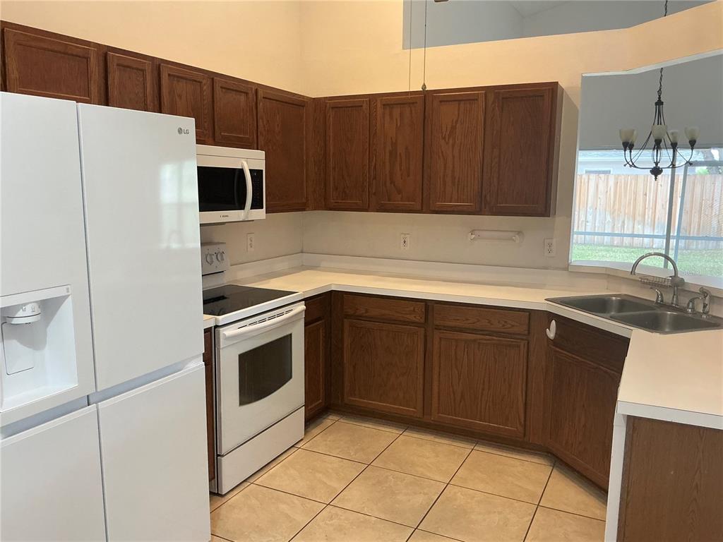 216 Island Water Way Apollo Beach, FL 33572 - Photo 9 of 35