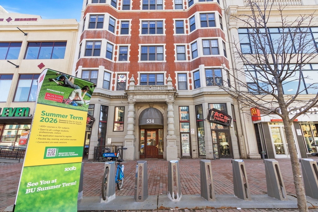 534 Commonwealth Avenue, Unit 3A Boston, MA 02215 - Photo 18 of 18 a front view of a multi story residential apartment building