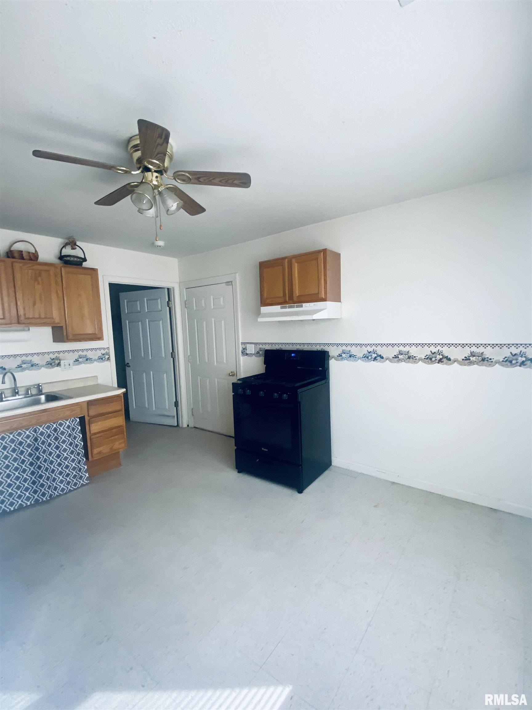 1305 East Reynolds Street Springfield, IL 62702 - Photo 3 of 14