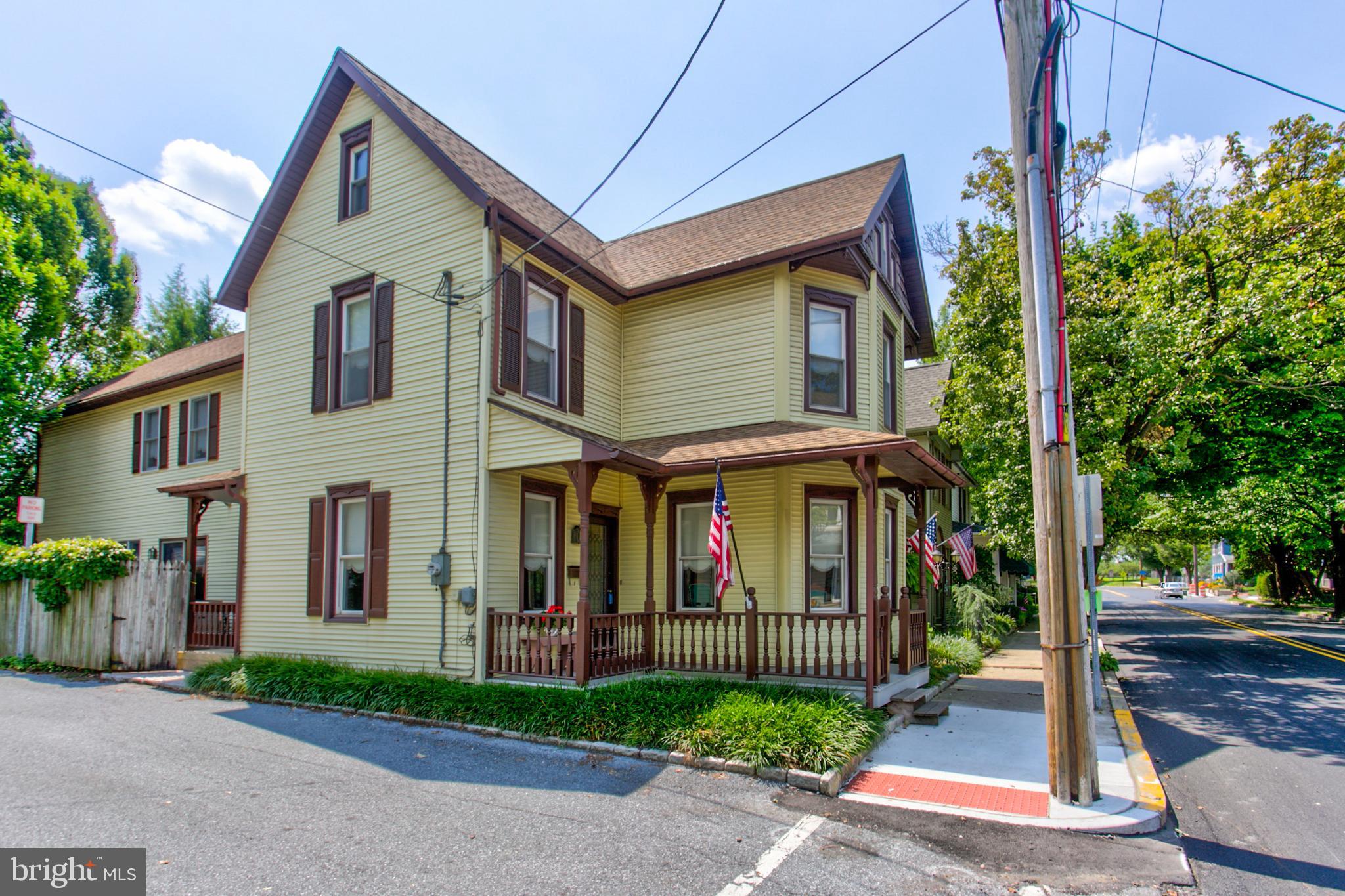 114 West Orange Street Lititz, PA 17543 - Photo 4 of 56 Gallery Image 4