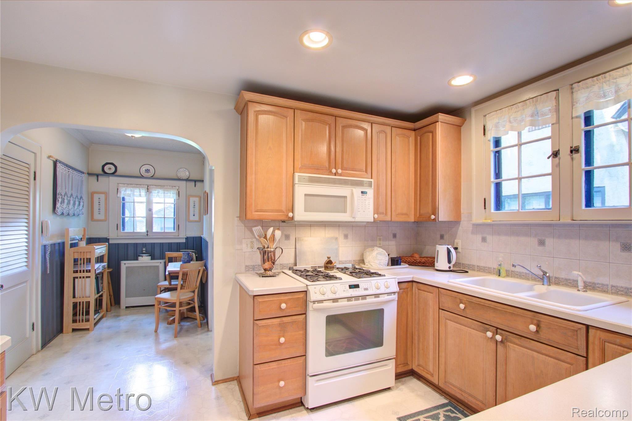 19545 Roslyn Road Detroit, MI 48221 - Photo 12 of 40 19545 Roslyn Rd. 13